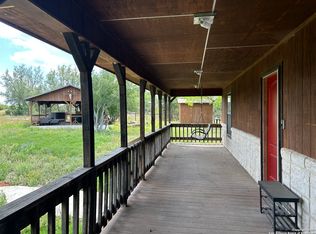 2485 County Road 653, Devine, TX 78016