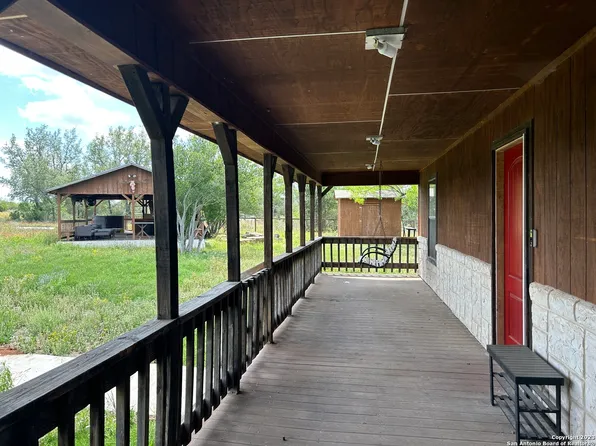 2485 County Road 653, Devine, TX 78016