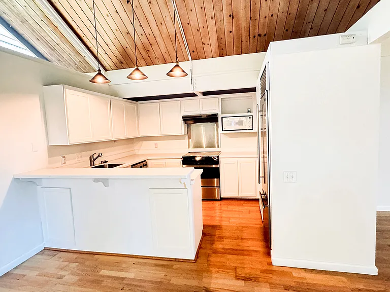 Kitchen with Bosh Diswasher,Subzero fridge, Thermador Stove, White Quartz Countertop