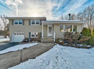 10 Inwood Ln, Spring Valley, NY 10977