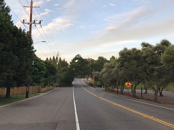 4th image of 8457 Sunset Ave