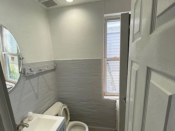 5th image of 2550 N Gratz St
