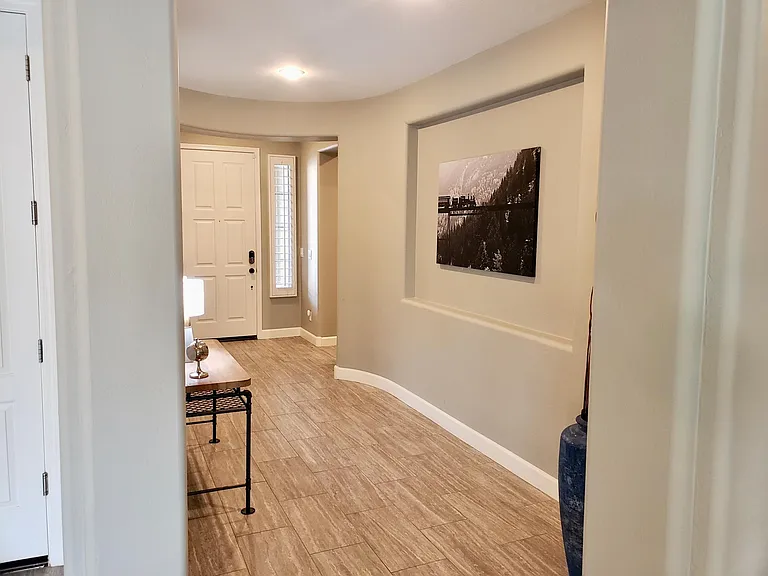 381 W Wisteria Pl — Photo 3