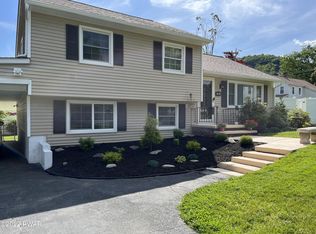 400 Avenue I, Matamoras, PA 18336