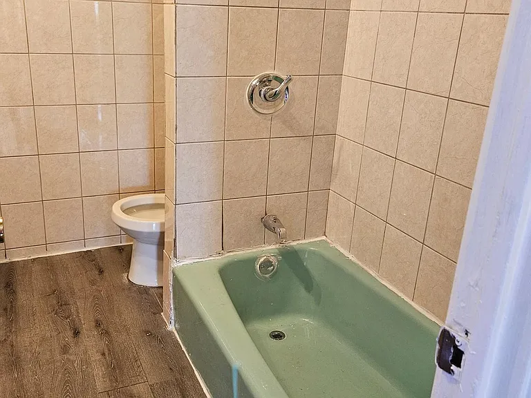 9258 S Parnell Ave — Photo 5