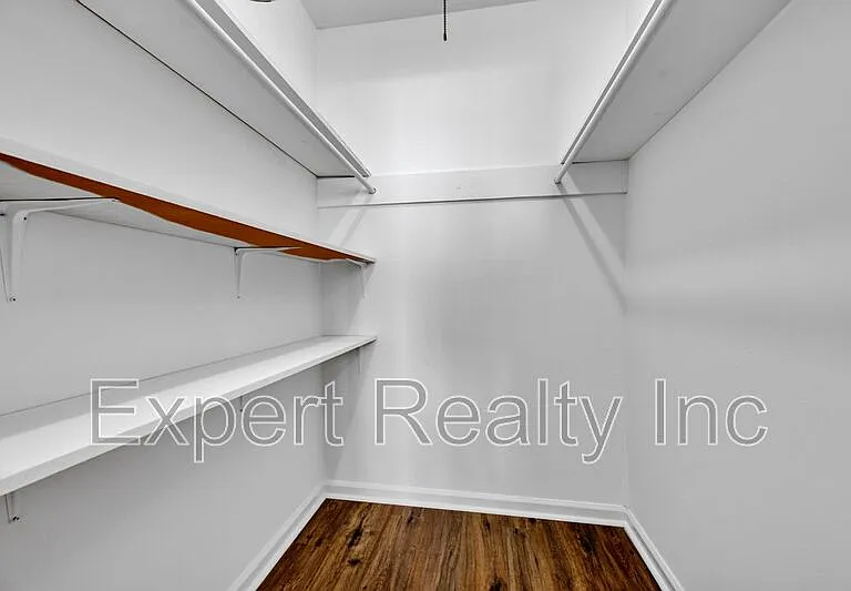 822 Linbard Ln — Photo 13