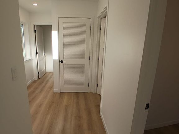 4th image of 340 Graves Ave #342