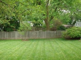 306 Deerfield Way, Geneva, IL 60134