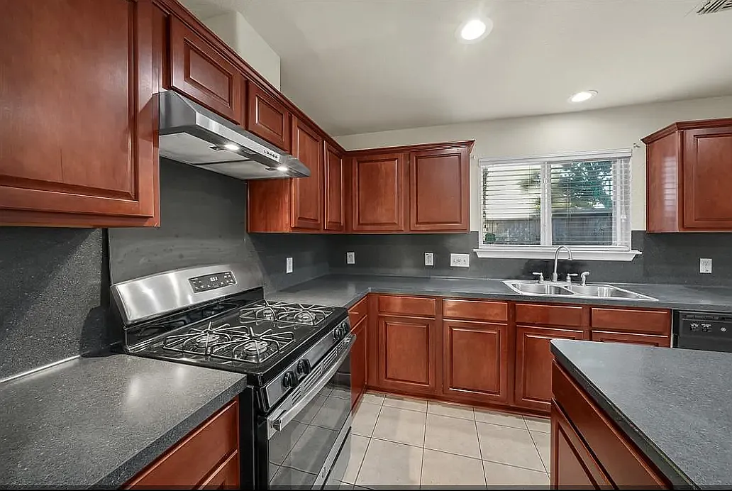 3 bed, 1864 sqft, $2,150 — Photo 4