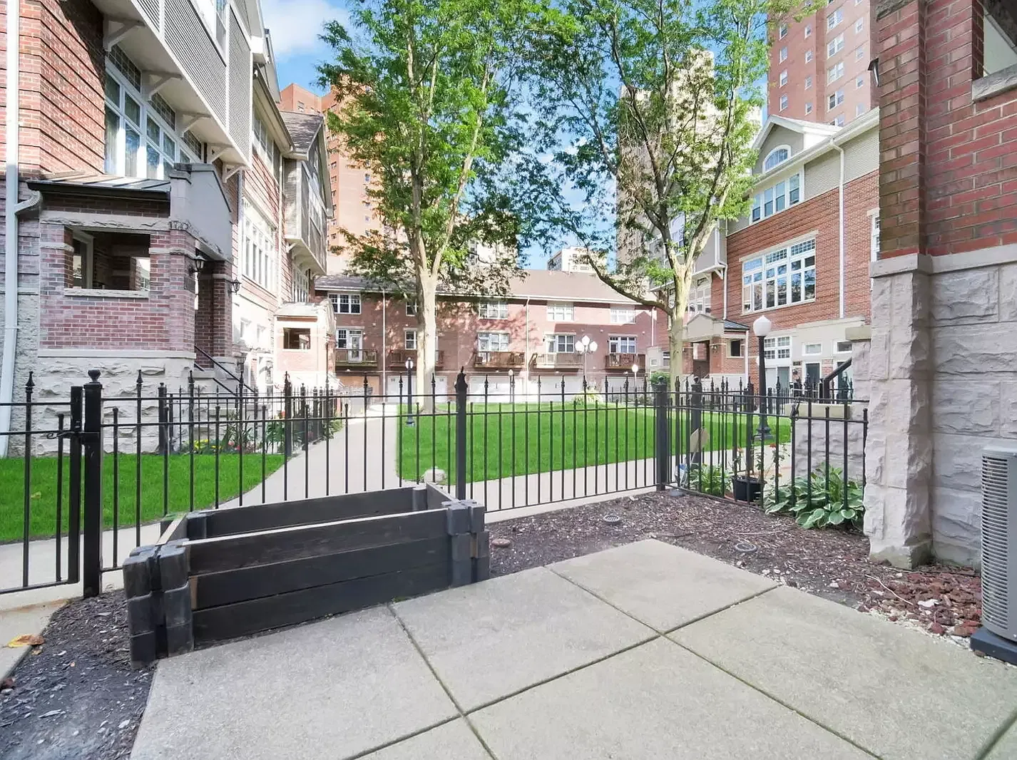 2 bed, 2.5 bath, 1473 sqft, $3,100 — Photo 4