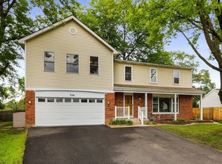 754 Buffalo Cir, Carol Stream, IL 60188