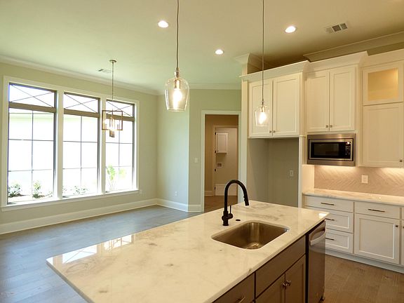 5th image of 103 Lake Fountain Ln