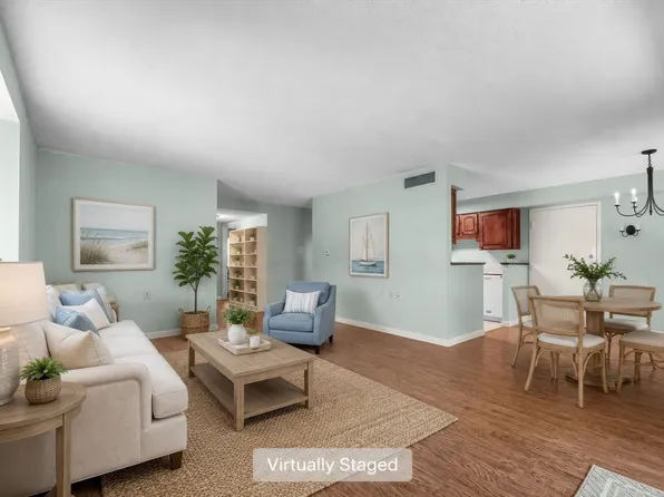 18 Beals Cove Rd APT H, Hingham, MA 02043