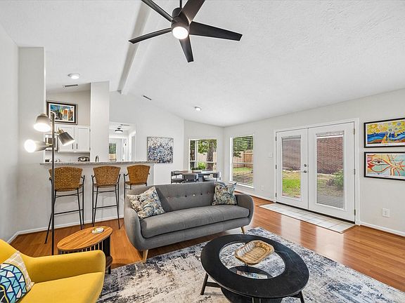 4th image of 30 Camberwell Ct