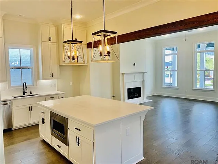 2212 Belfleur St — Photo 4