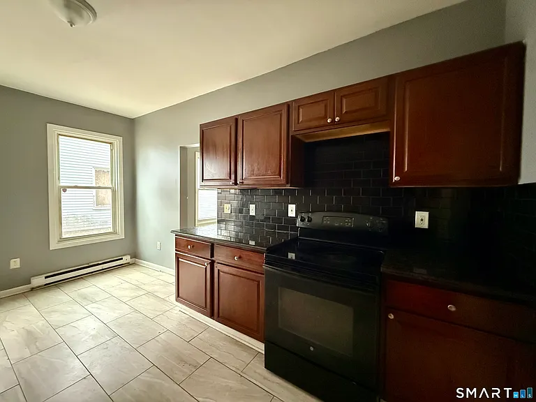 72 Burton St — Photo 4
