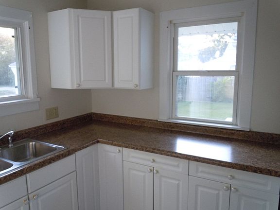 4th image of 2107 S Burlington Dr