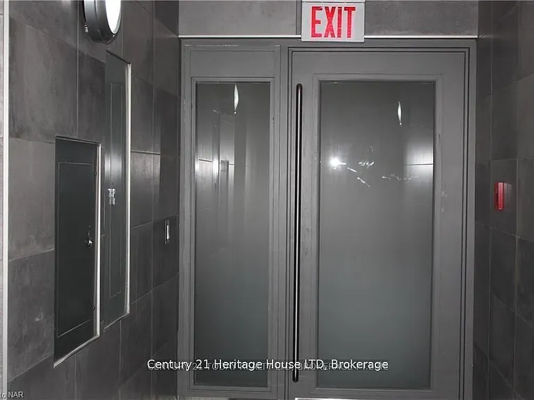 238 Bertie St #1 — Photo 19