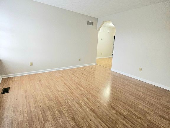 3rd image of 238 Woodview Dr