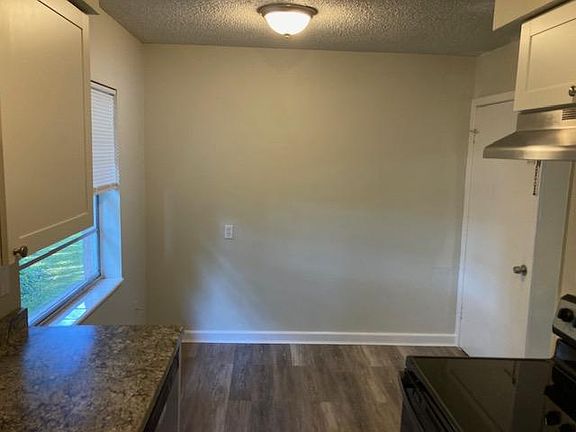 2nd image of 313 Laurel St #4