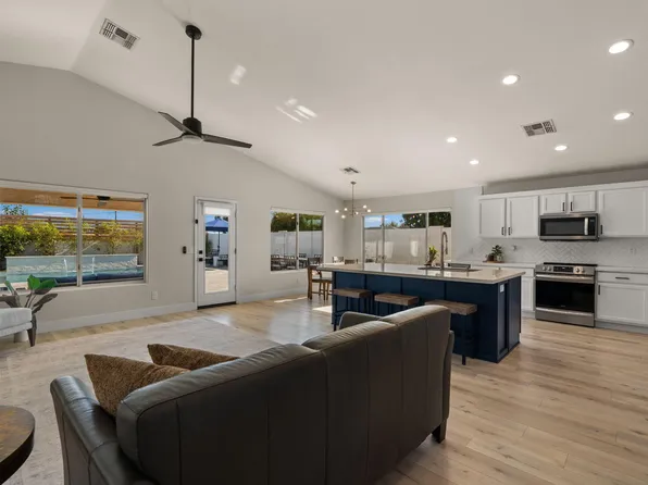 4049 E VISTA Drive, Phoenix, AZ 85032