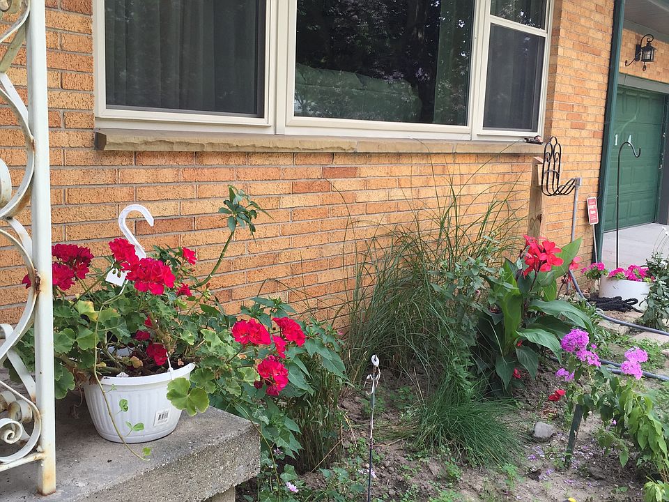 1st image of 1814 Lake Michigan Dr NW