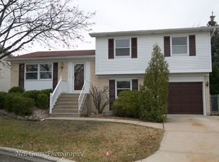 1650 W Bayside Ct, Hoffman Estates, IL 60192