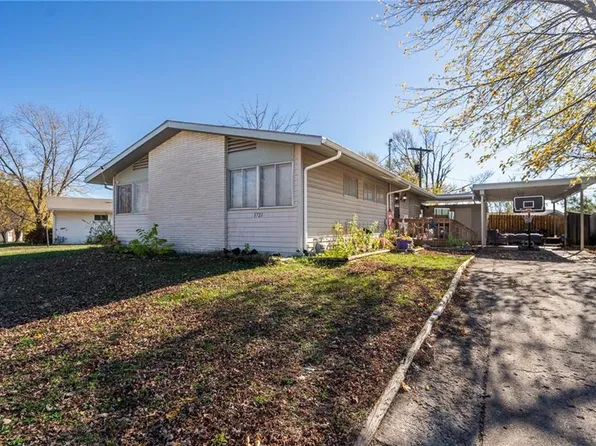 1721 SW Clearview Ln, Topeka, KS 66619