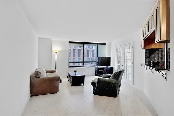 Rented by City Connections Realty | media 3