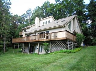 10621 Hibner Rd, Hartland, MI 48353