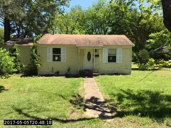 906 N West St, Morrilton, AR 72110