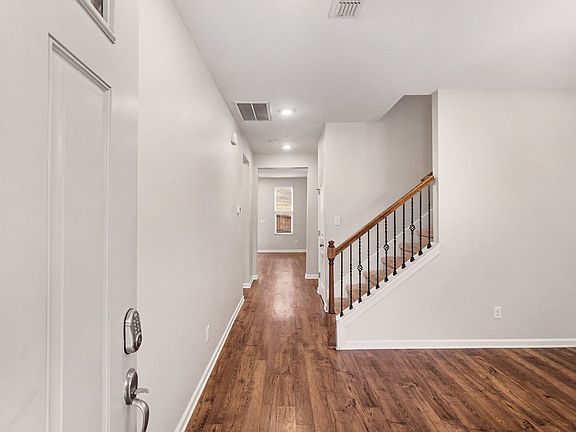 2nd image of 826 Kennear Ln