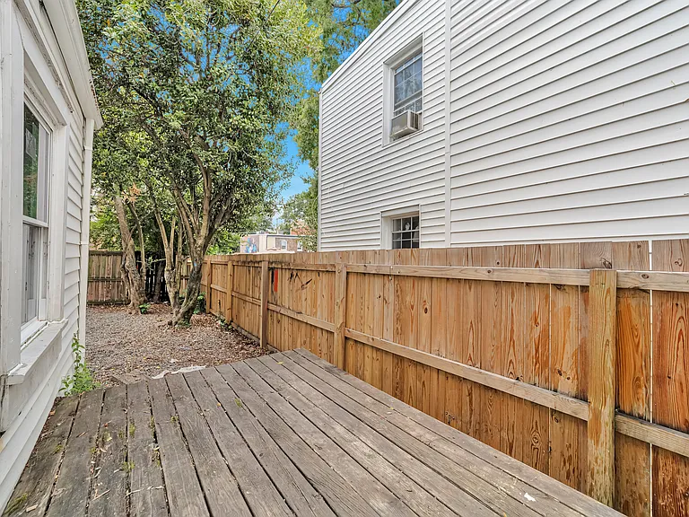 1233 W Cary St — Photo 15