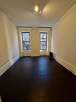 4th image of 120 E 82nd St APT 8
