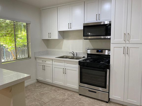 2nd image of 3104 Montrose Ave #4