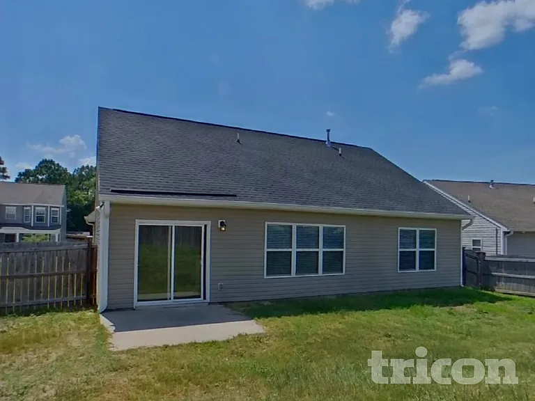 415 Finch Ln — Photo 18