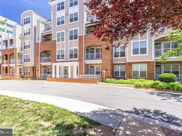 2701 Bellforest Ct APT 202, Vienna, VA 22180