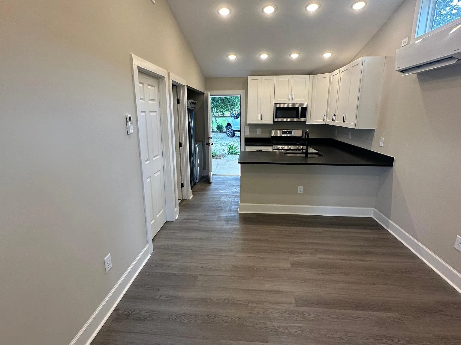 1 bed, 625 sqft, $1,060 — Photo 3