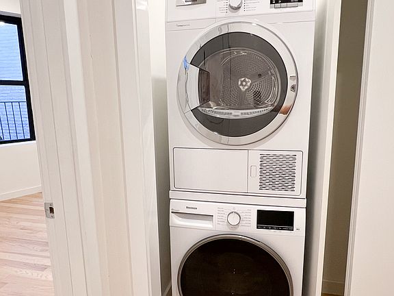 5th image of 228 W 18th St APT 29
