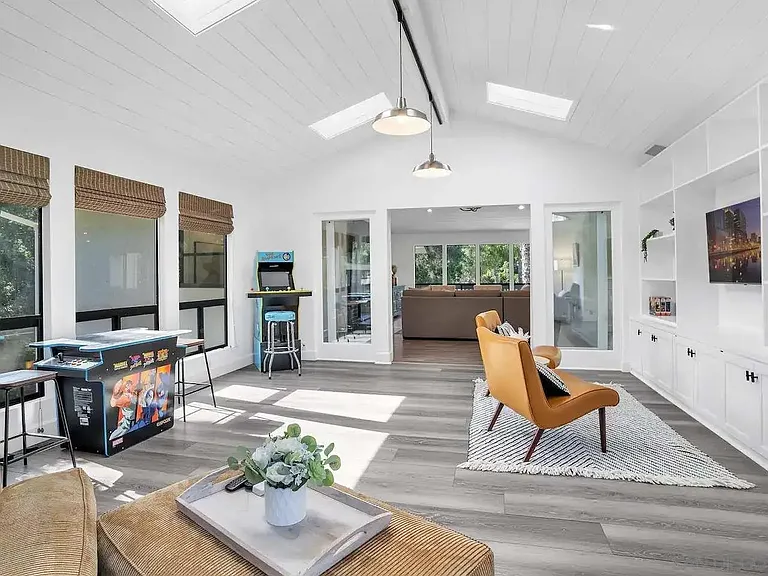 3550 Laketree Dr — Photo 3