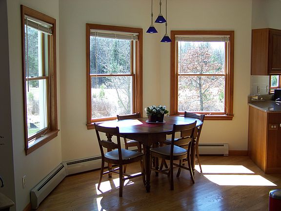 Kitchen Nook / Eating Area