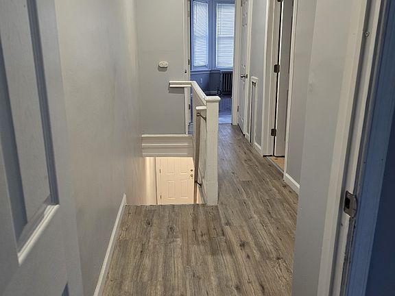 4th image of 727 W Annsbury St