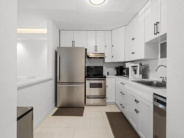 1645 Emerald St #2Q — Photo 6
