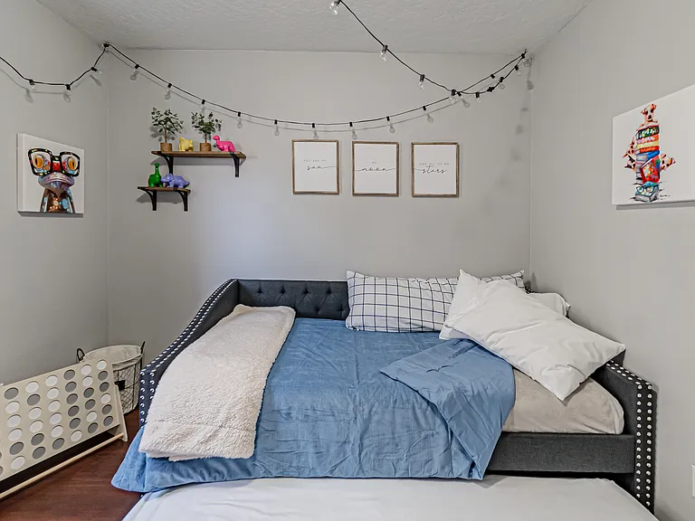 3005 Village Green St — Photo 18