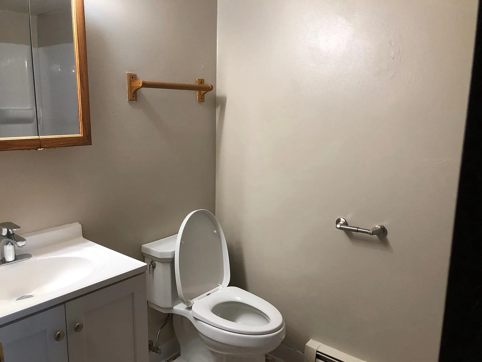 1 bed, 875 sqft, $1,300 — Photo 3