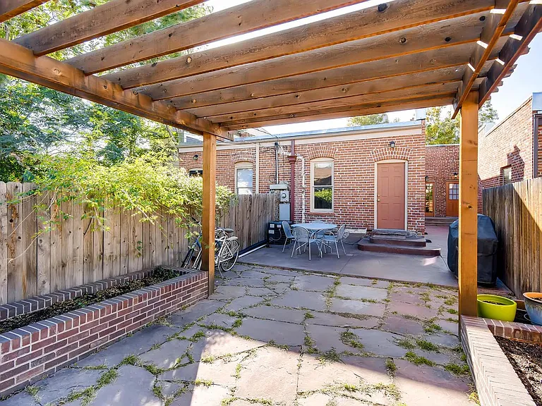 1732 N Clarkson St — Photo 23