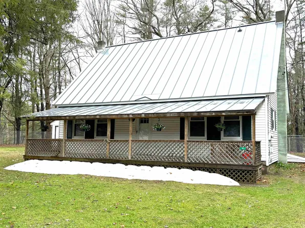 4 Wood Circle, Hartland, VT 05052