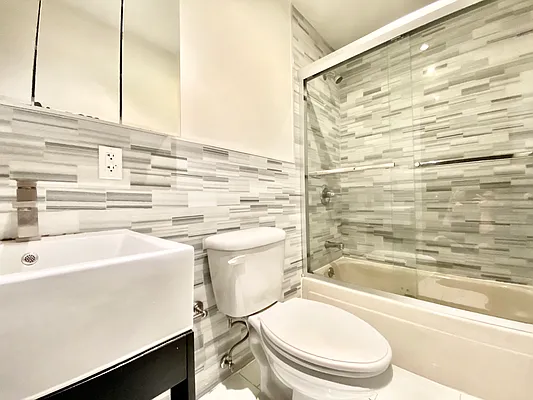 Rented by Vector New York, LLC | media 21