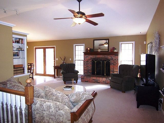2nd image of 39 Whispering Oaks Dr