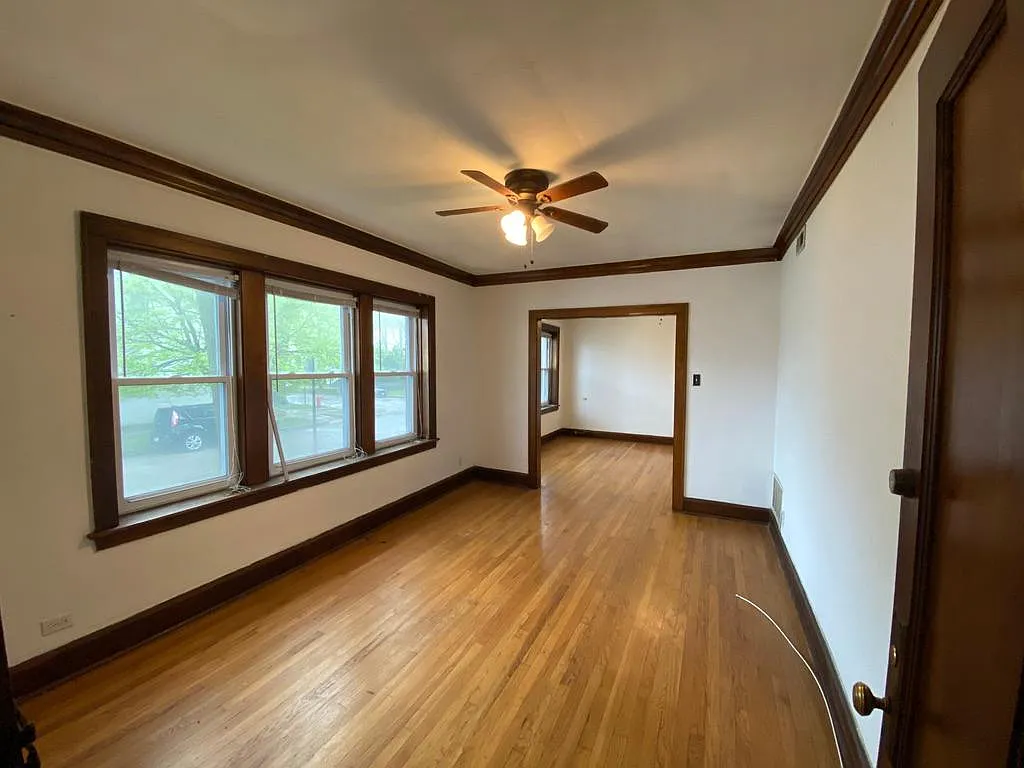2020 W Cornelia Avenue — Photo 1